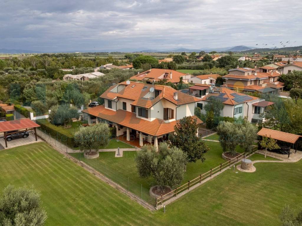 Vendita Villa bifamiliare in via del Lavoro Grosseto. Ottimo stato, posto  auto, con terrazza, 200 m², rif. 114796341