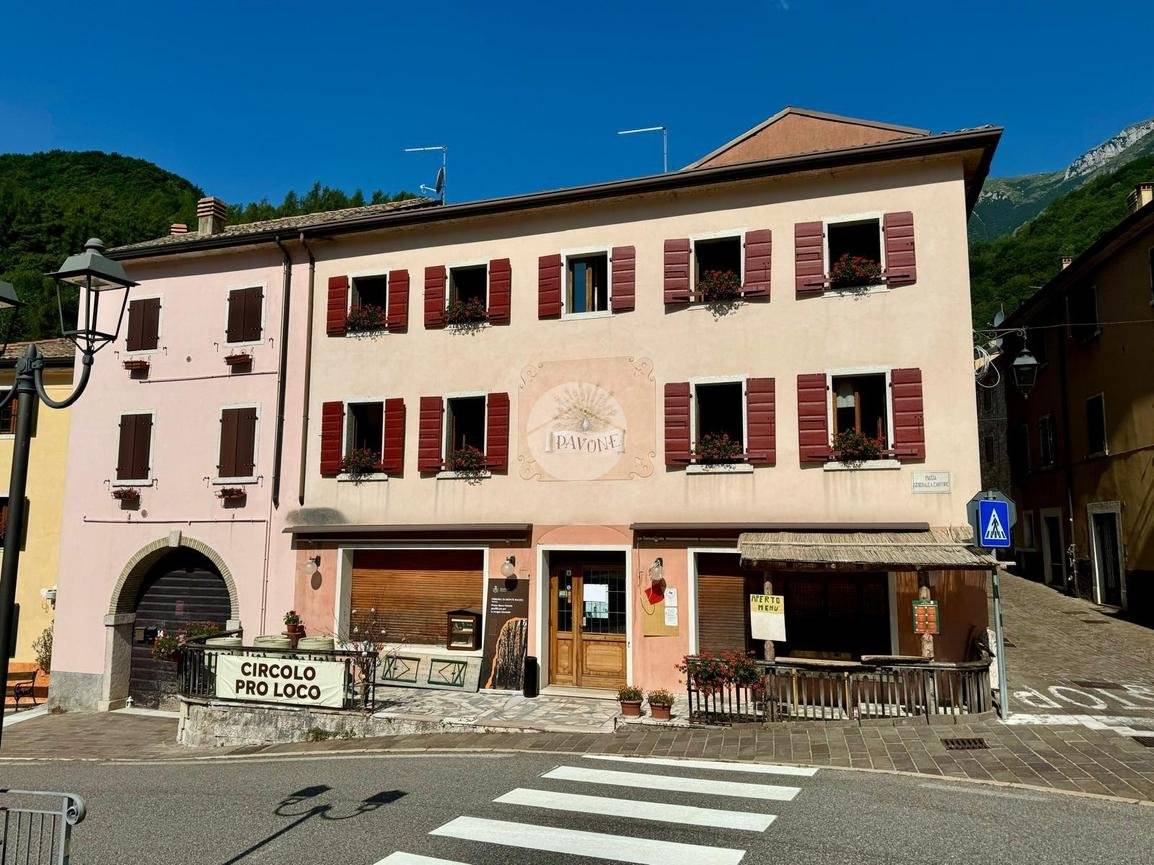 Palazzo - Edificio in vendita a Ferrara di Monte Baldo