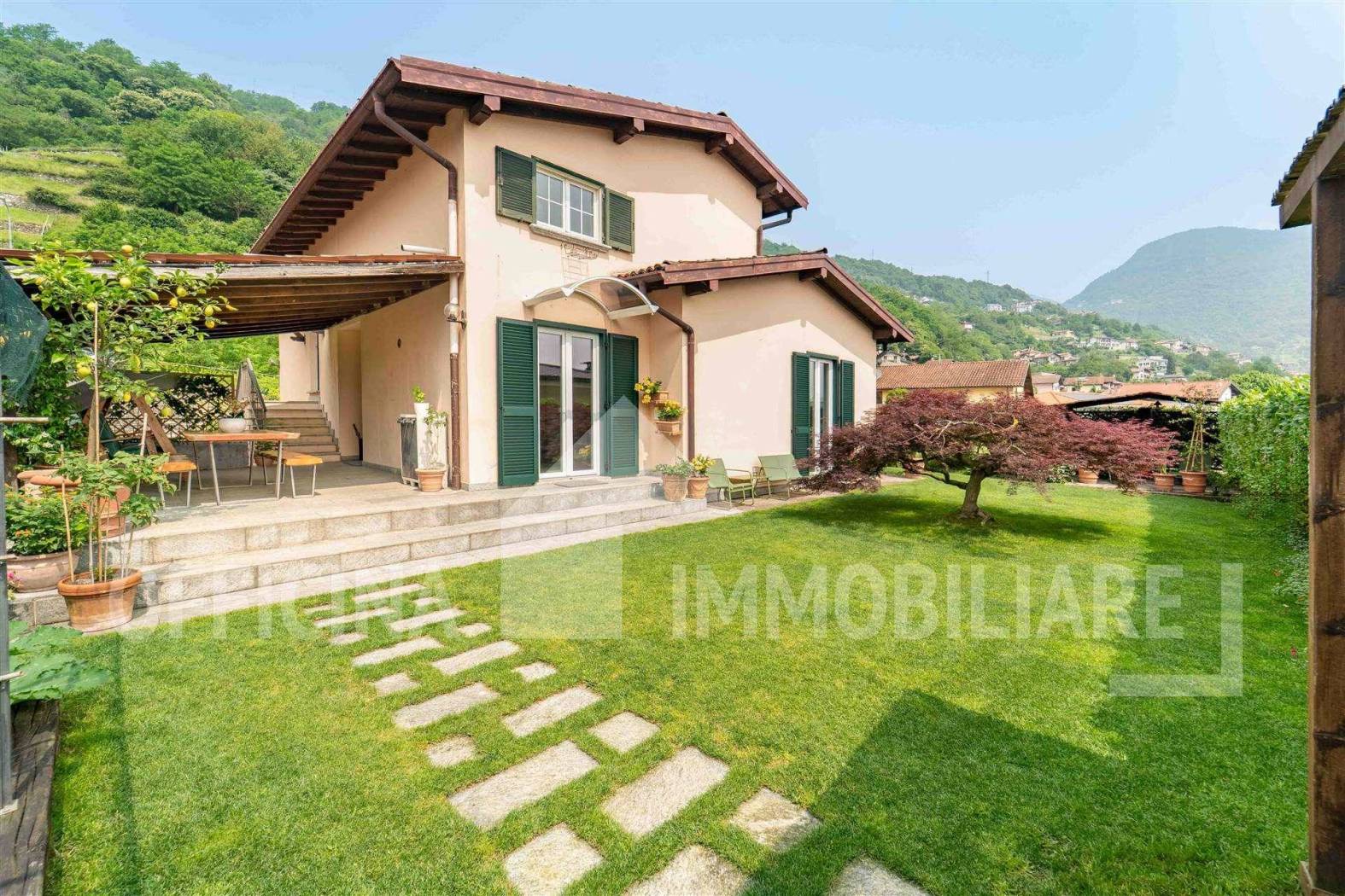 Villa in vendita a Gravedona ed Uniti