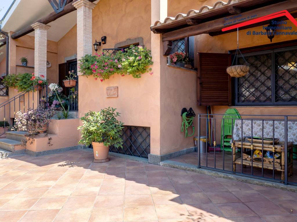 Villa a schiera via Francesco Cilea, Infernetto, Roma