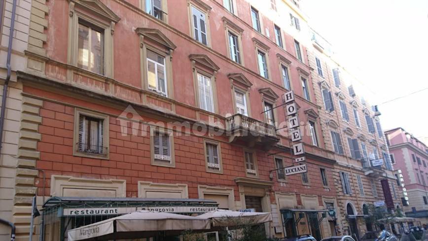 Palazzo - Edificio in vendita a Roma