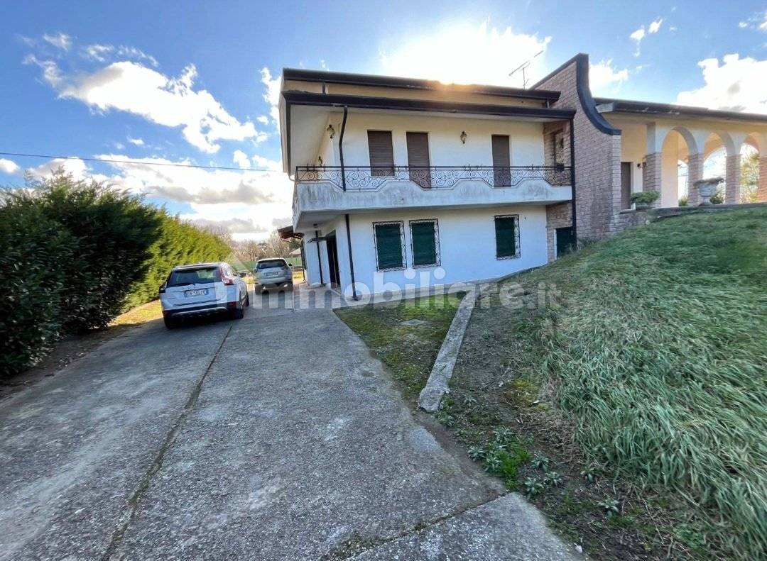 Villa in vendita a Riva del Po