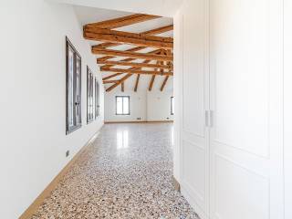Penthouse excellent condition, 173 m², San Polo, Venice