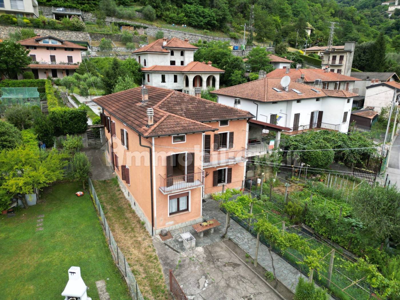Villa in vendita a Gravedona ed Uniti