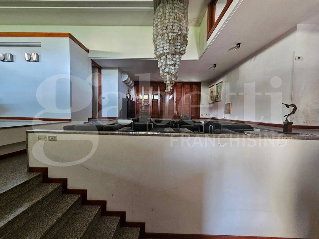 Vendita Villa unifamiliare in via Rossini, 19 Rovato. Da ristrutturare,  posto auto, 367 m², rif. 122036292