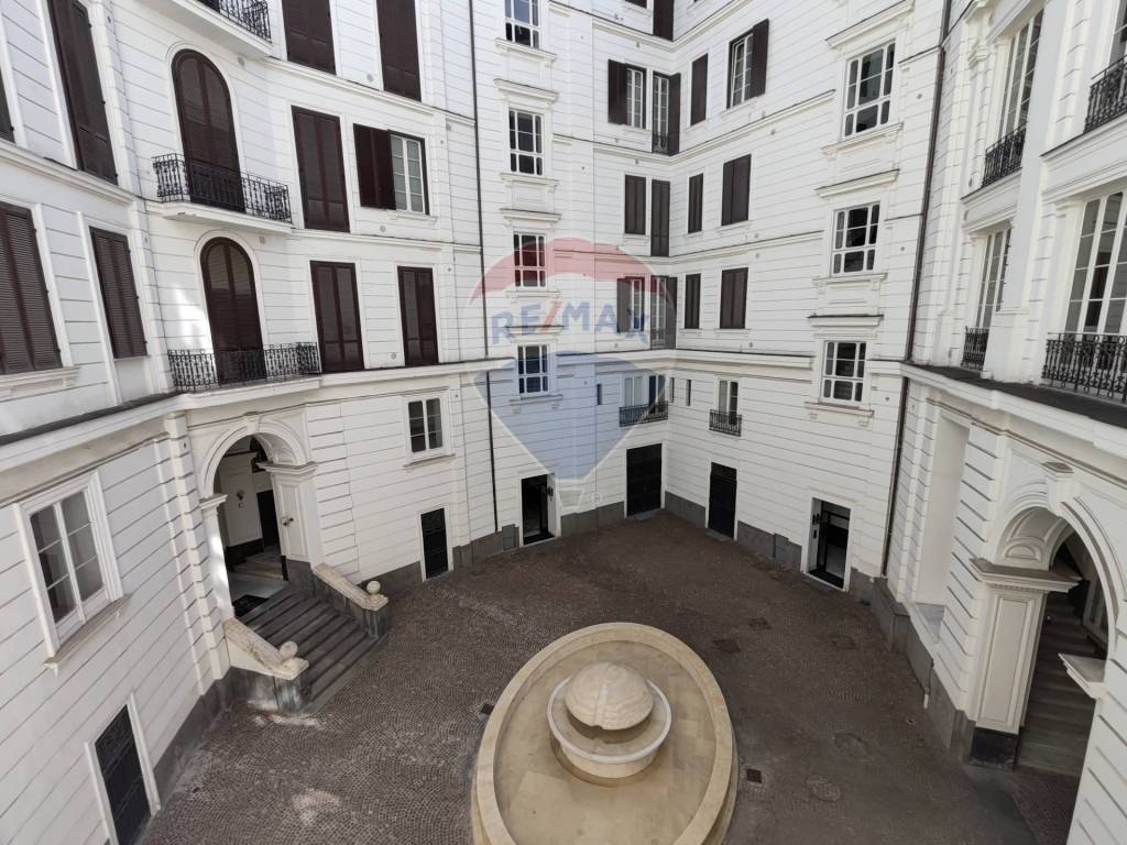 Vendita Appartamento Napoli. Trilocale in piazza Nicola Amore 02 ...
