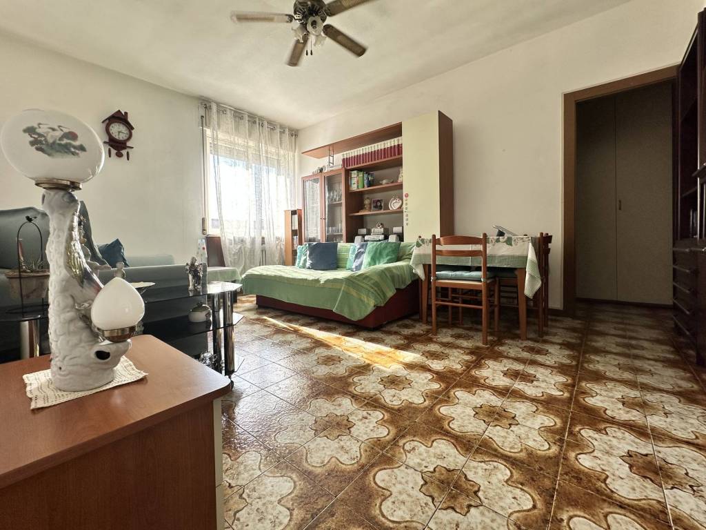 Vendita Appartamento Milano. Bilocale in via Carlotta Marchionni 25. Buono  stato, quarto piano, riscaldamento centralizzato, rif. 122196206