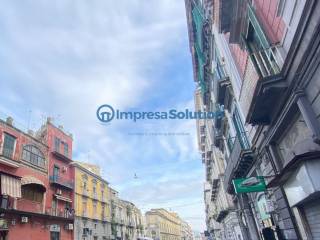 3-room flat via Cesare Rosaroll, Tribunali, Naples