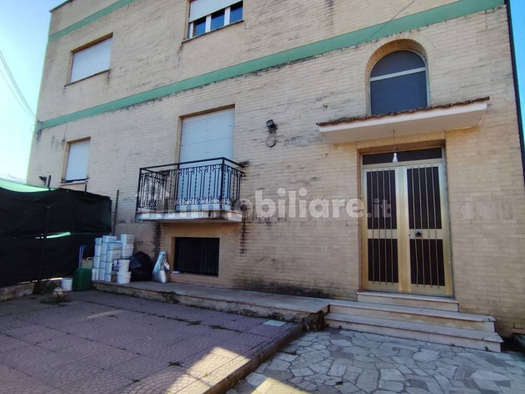 Quadrilocale via Fabrizia, Morena, Roma