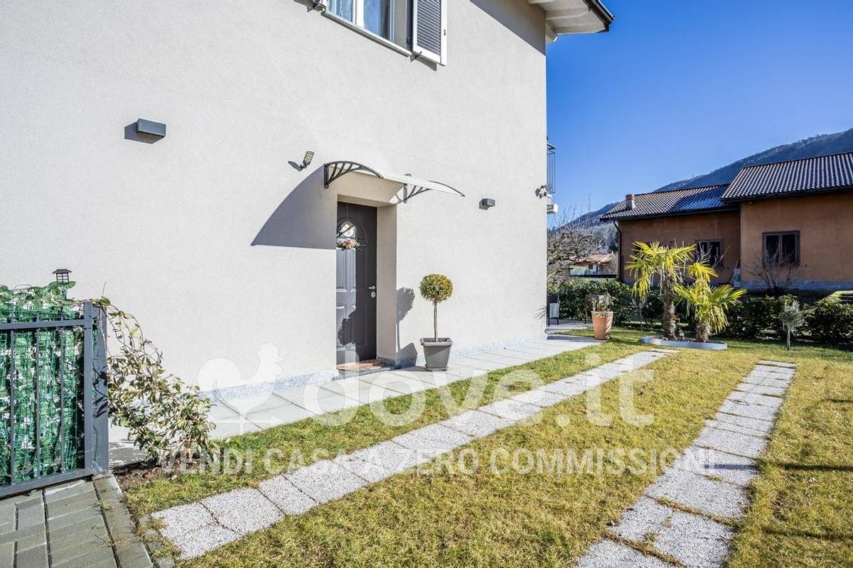 Villa in vendita a Marchirolo