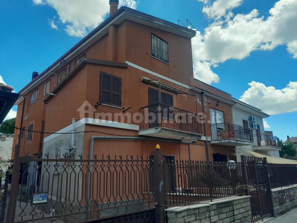 Trilocale via Flavia Demetria, Anagnina, Roma