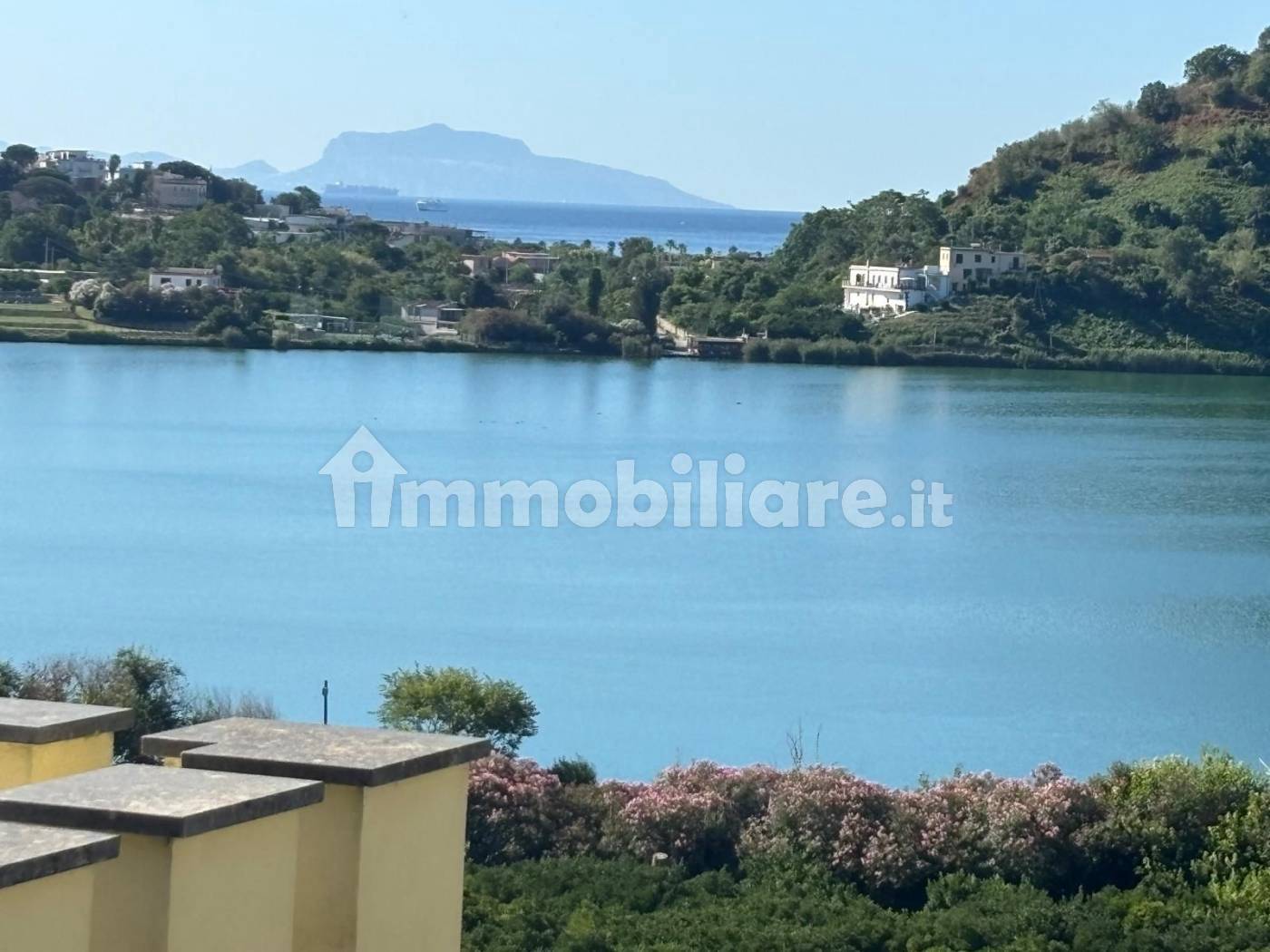 Panoramatická vila s bazénem a velkými terasami v Pozzuoli
