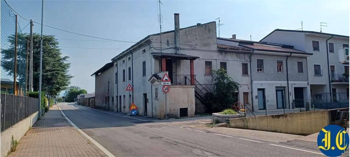 Rustico - Casale in vendita a Villafranca di Verona