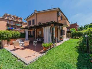 Two-family villa via Pasquale Altavilla, La Storta, Rome