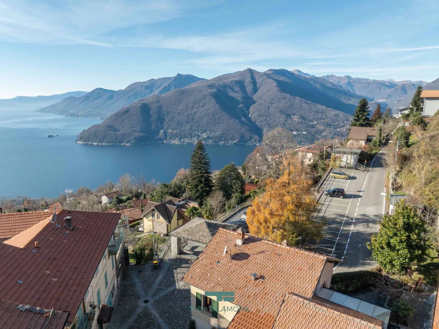 Casa indipendente in vendita a Maccagno con Pino e Veddasca