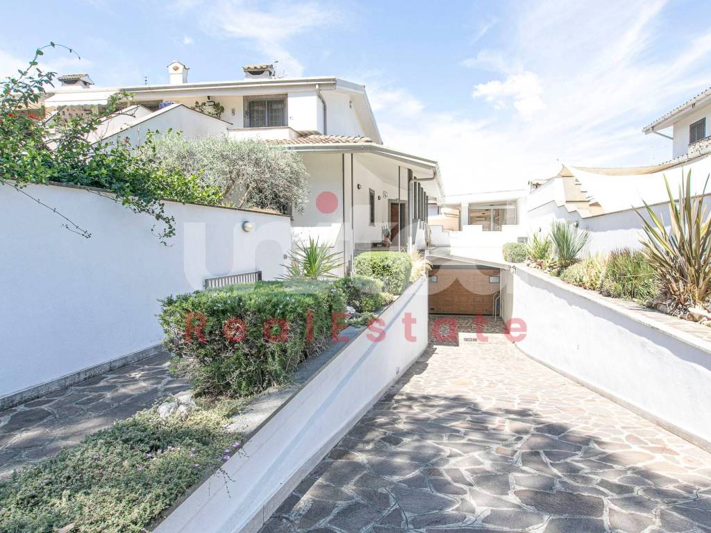 Appartamento via Luigi Cherubini, Infernetto, Roma