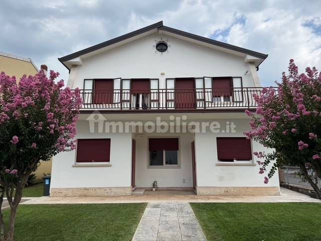 Palazzo - Edificio in vendita a Zevio