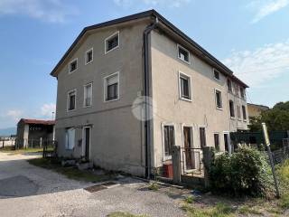 Multi-family detached house via Gardesane, Bassone, Verona