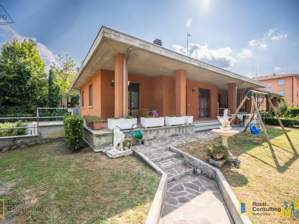 Villa bifamiliare Monte Orsaro  15, Vigatto, Parma