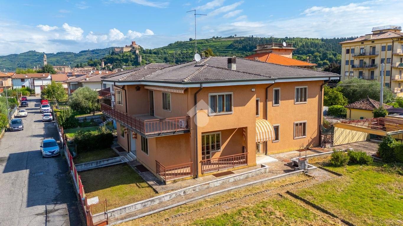 Villa in vendita a Soave