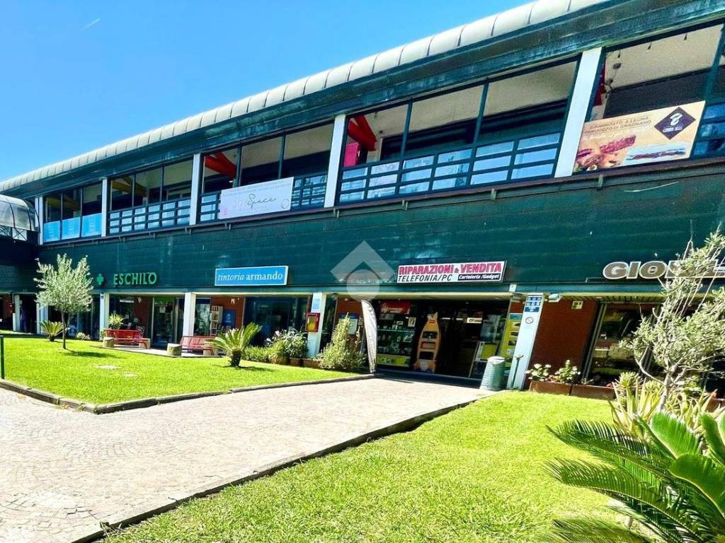 Trilocale via Eschilo 80, Axa, Roma