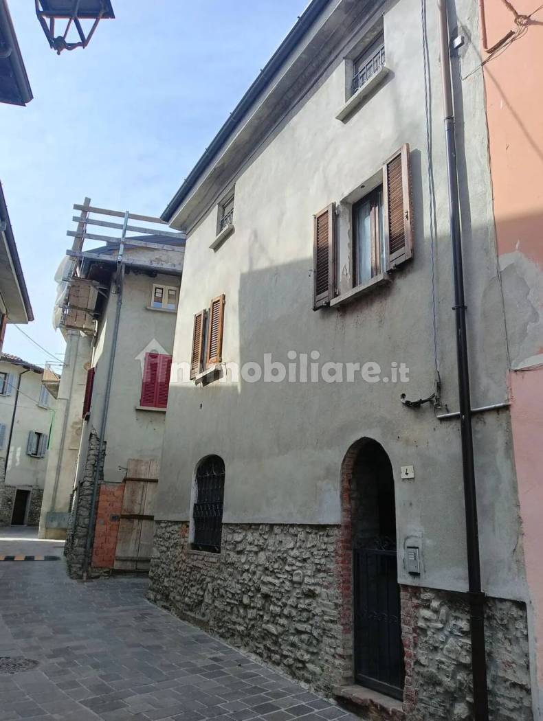 Palazzo - Edificio in vendita a Alta Val Tidone