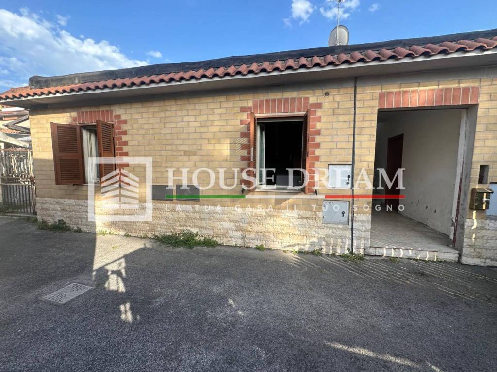 Trilocale via Ignazio Scimonelli 203, Romanina, Roma