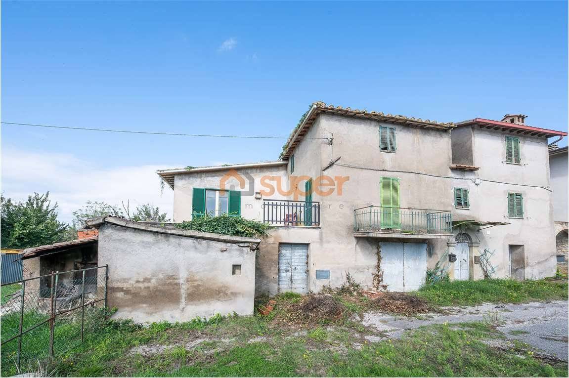 Rustico - Casale in vendita a Perugia