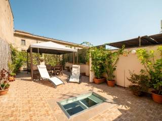 Penthouse via Degli Zingari 47, Monti, Rome