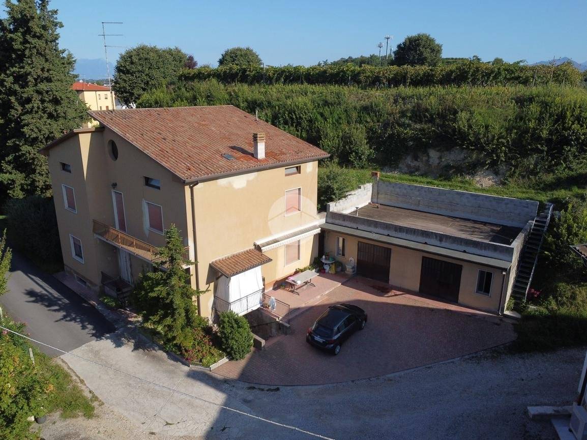 Villa in vendita a Castelnuovo del Garda