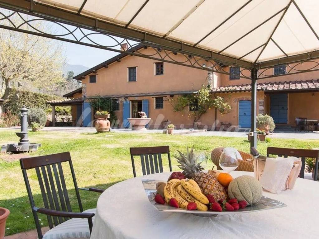 vendita-villa-unifamiliare-in-via-valdicastello-carducci-no-number