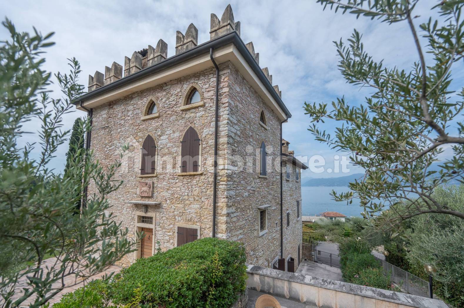 Appartamento in vendita a Torri del Benaco