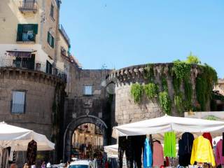 3-room flat via Sopramuro 103, Mercato, Naples