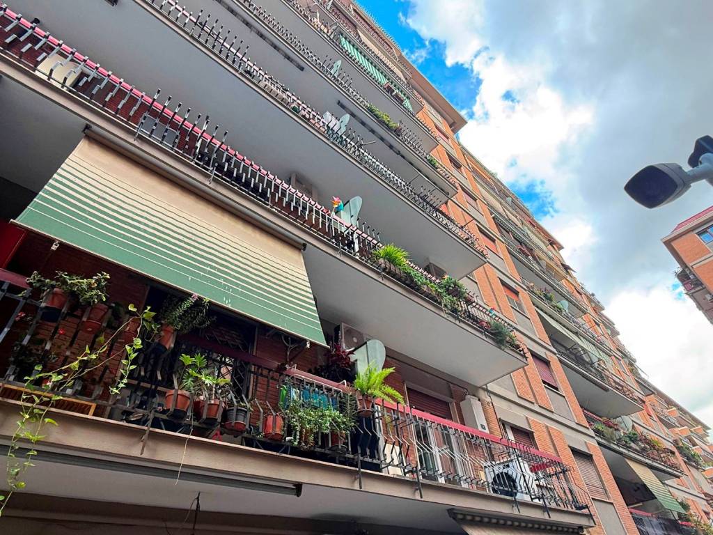 Vendita Appartamento Roma. Trilocale in via Giuseppe Ravizza. Buono ...