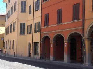 2-room flat good condition, ground floor, Saragozza dentro le Mura, Bologna