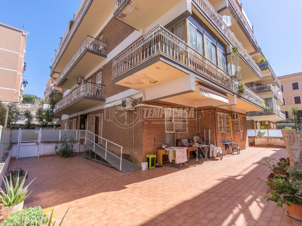 Quadrilocale via Rocca di Papa 15, Colli Albani, Roma