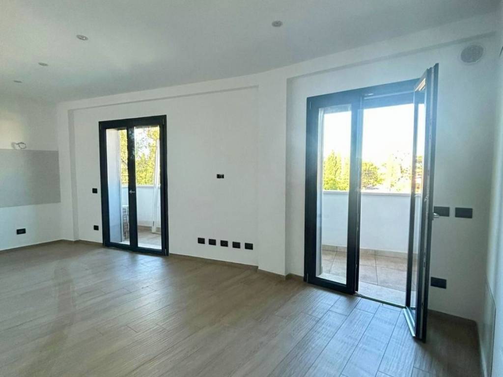 Bilocale via Umberto Giordano, Infernetto, Roma