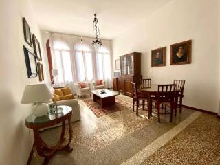 3-room flat excellent condition, second floor, San Marco, Venice