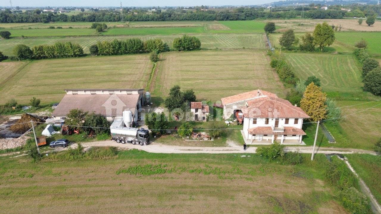 Villa in vendita a Valeggio sul Mincio