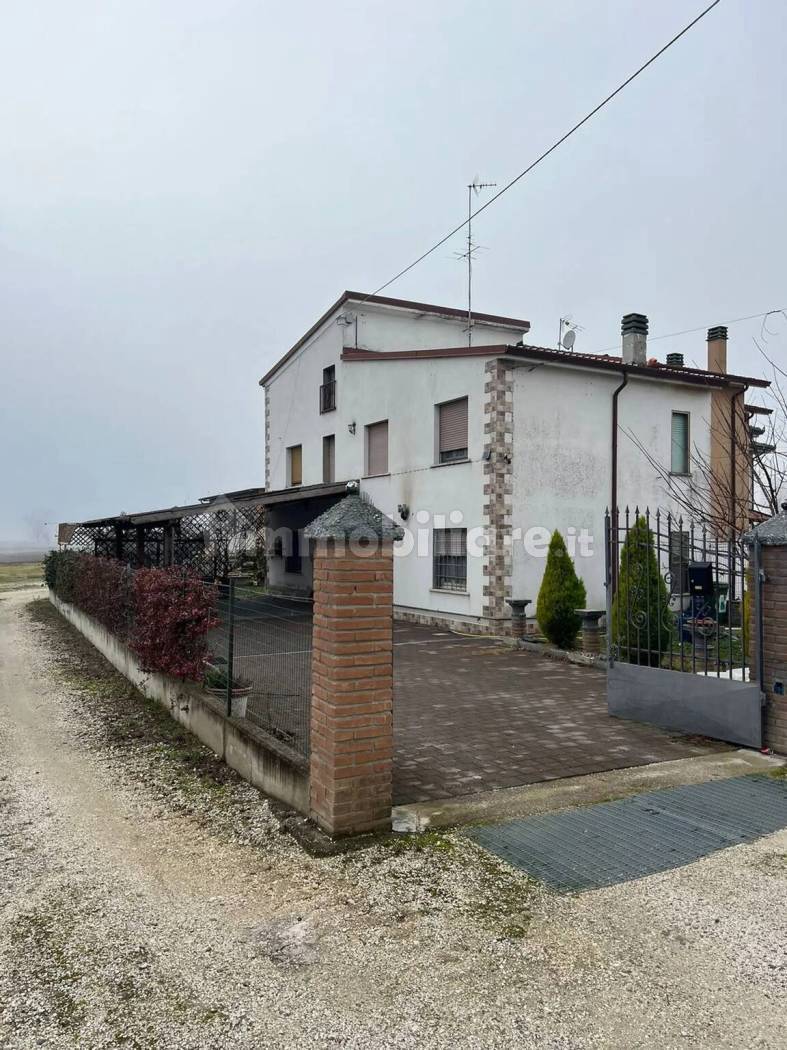 Villa in vendita a Sermide e Felonica