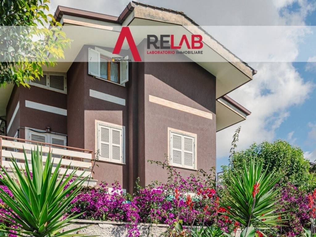 Bilocale via Fanocle 10, Axa, Roma