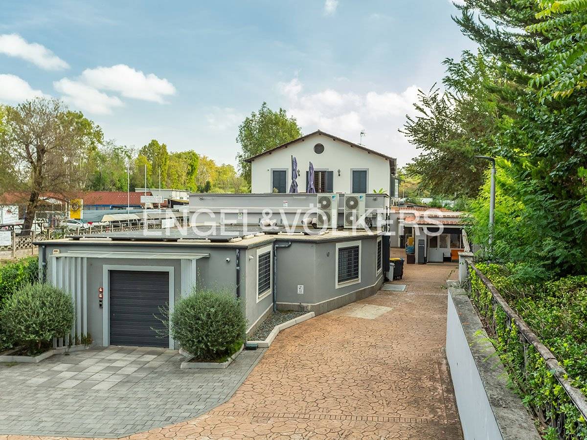 Palazzo - Edificio in vendita a Roma