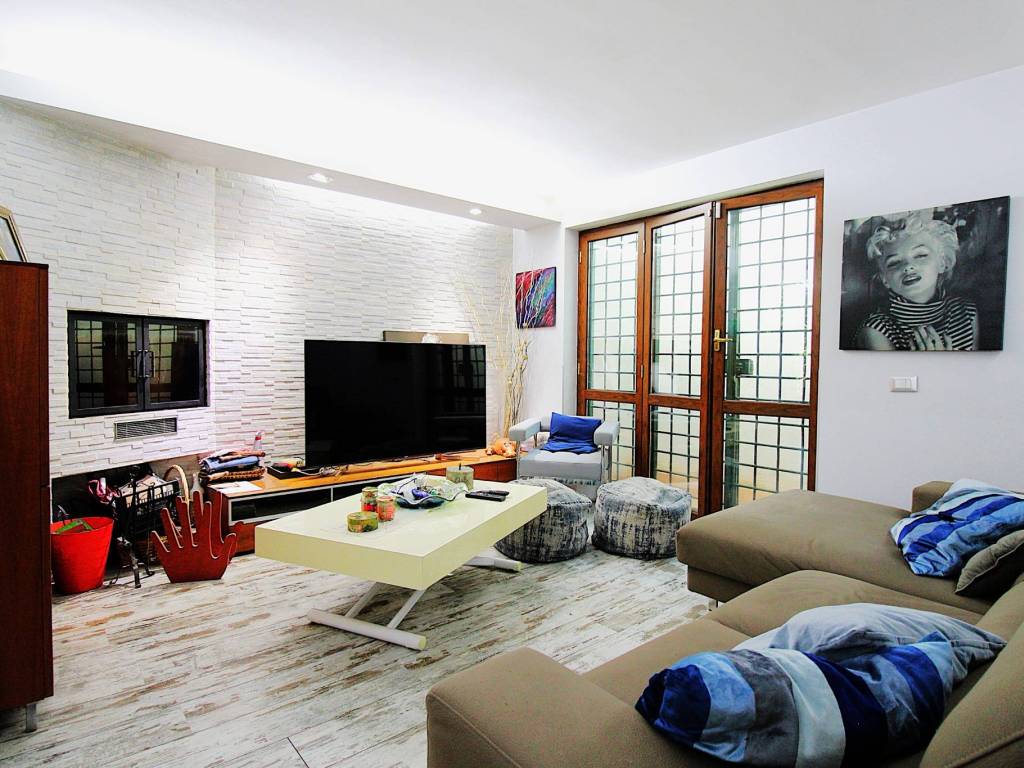Vendita Villa bifamiliare in via Filippo Grispigni 31 Roma. Ottimo ...