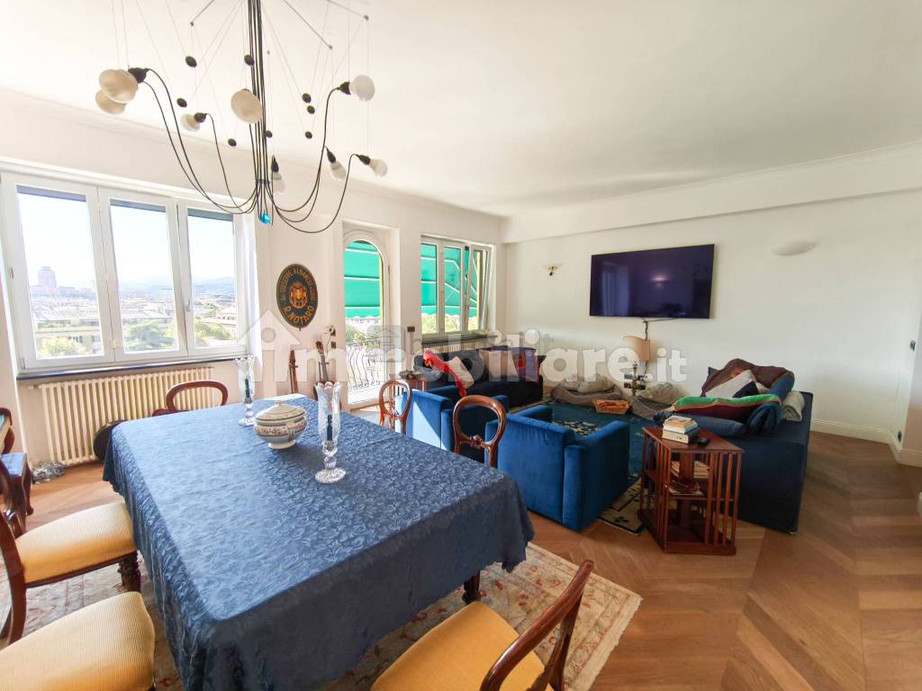 Vendita Appartamento in via Nizza. Genova. Quinto piano, con terrazza ...