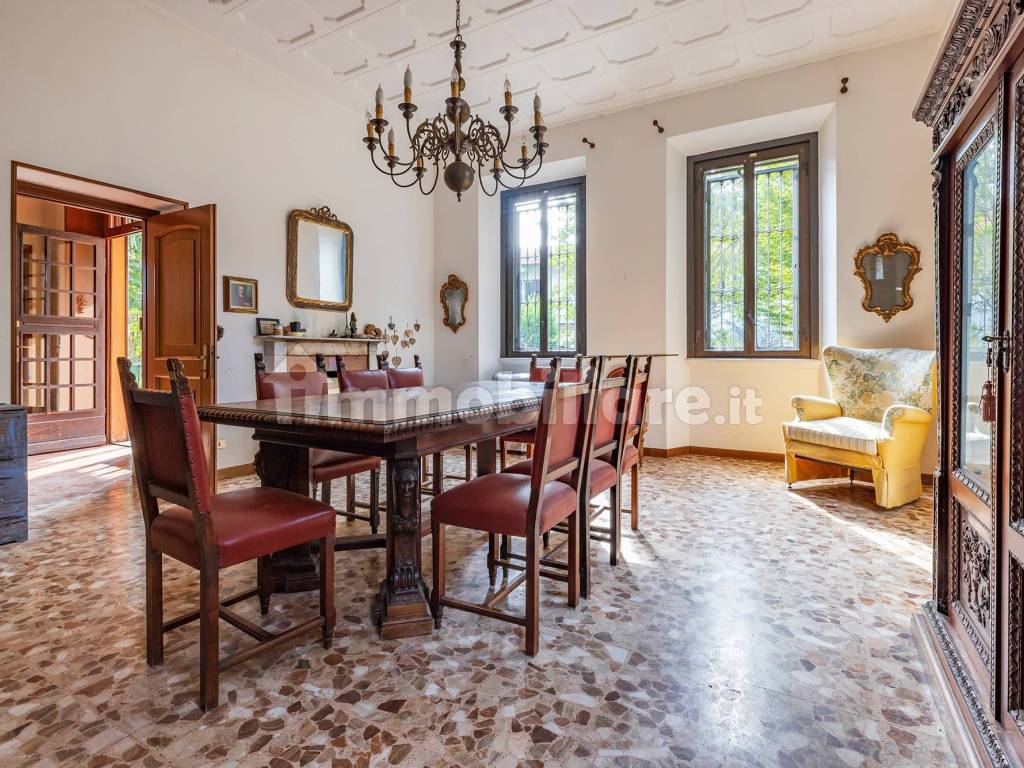 Salone