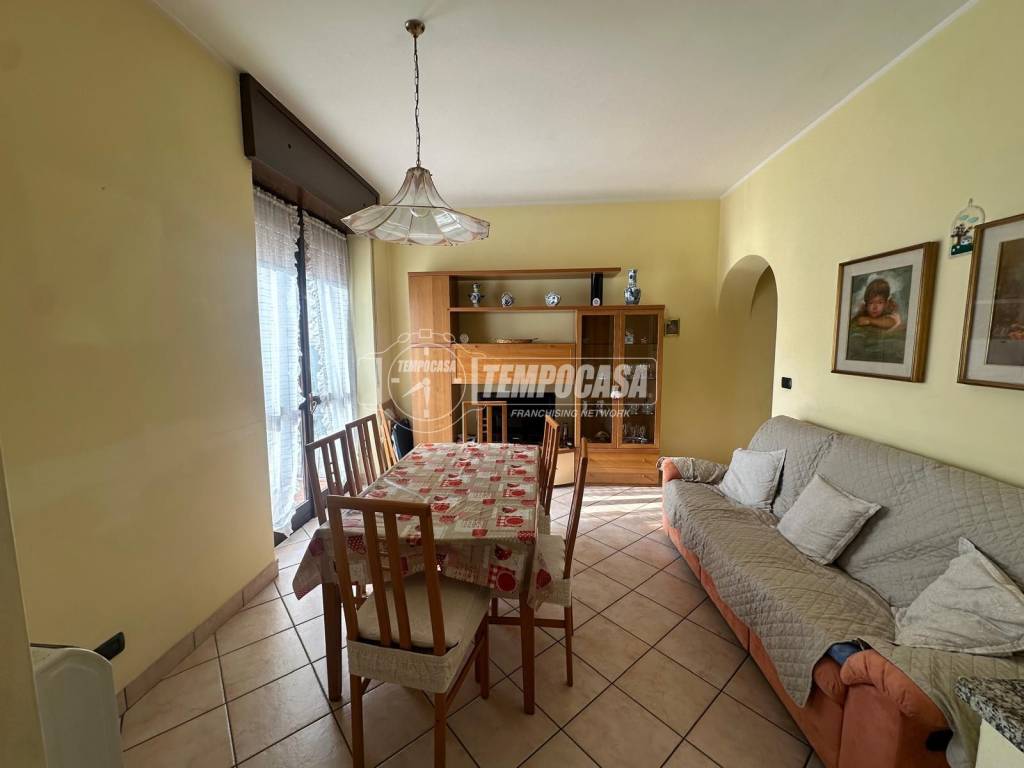 Vendita Appartamento Treviolo. Trilocale in via IV Novembre 12. Buono ...