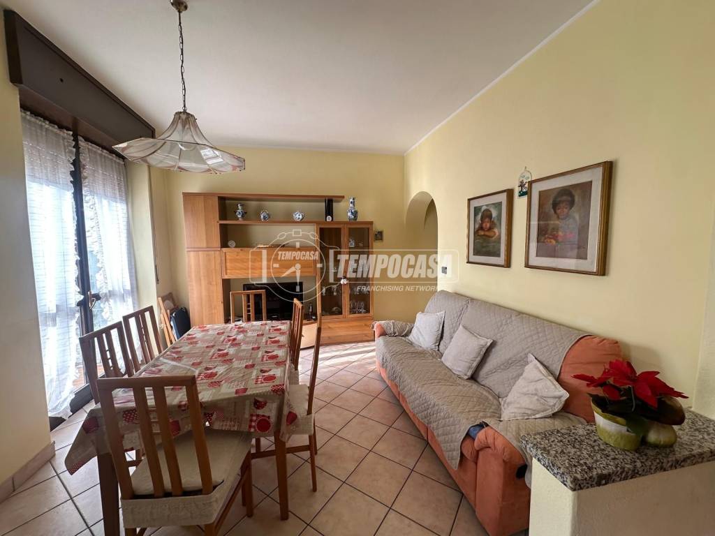 Vendita Appartamento Treviolo. Trilocale in via IV Novembre 12. Buono ...