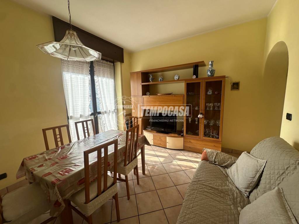 Vendita Appartamento Treviolo. Trilocale in via IV Novembre 12. Buono ...