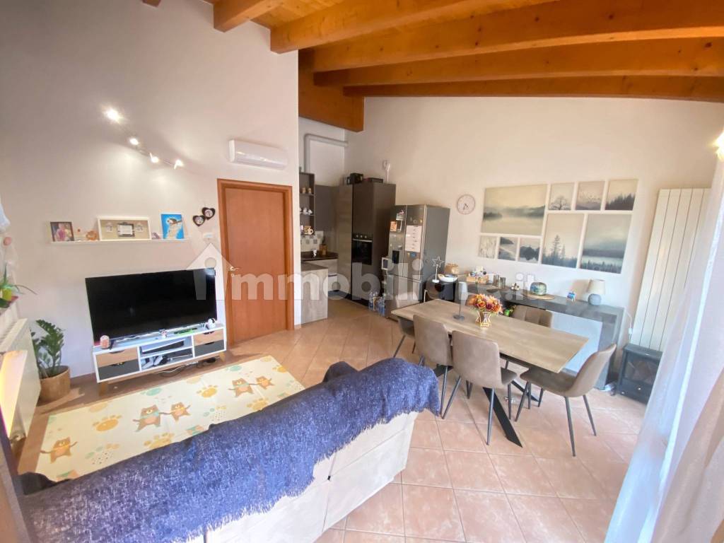 Vendita Appartamento Corbetta. Trilocale in via Casnati. Buono stato ...