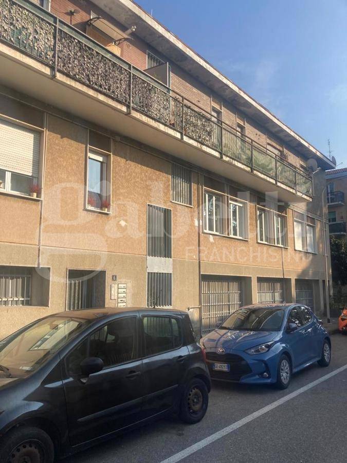 Palazzo - Edificio in vendita a Baranzate